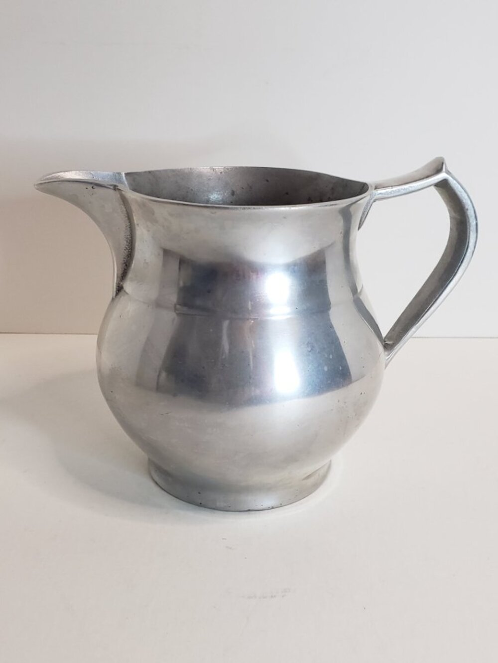 Vintage Wilton Armetale Plough Pewter English Tavern Water Juice Pitcher USA 6”